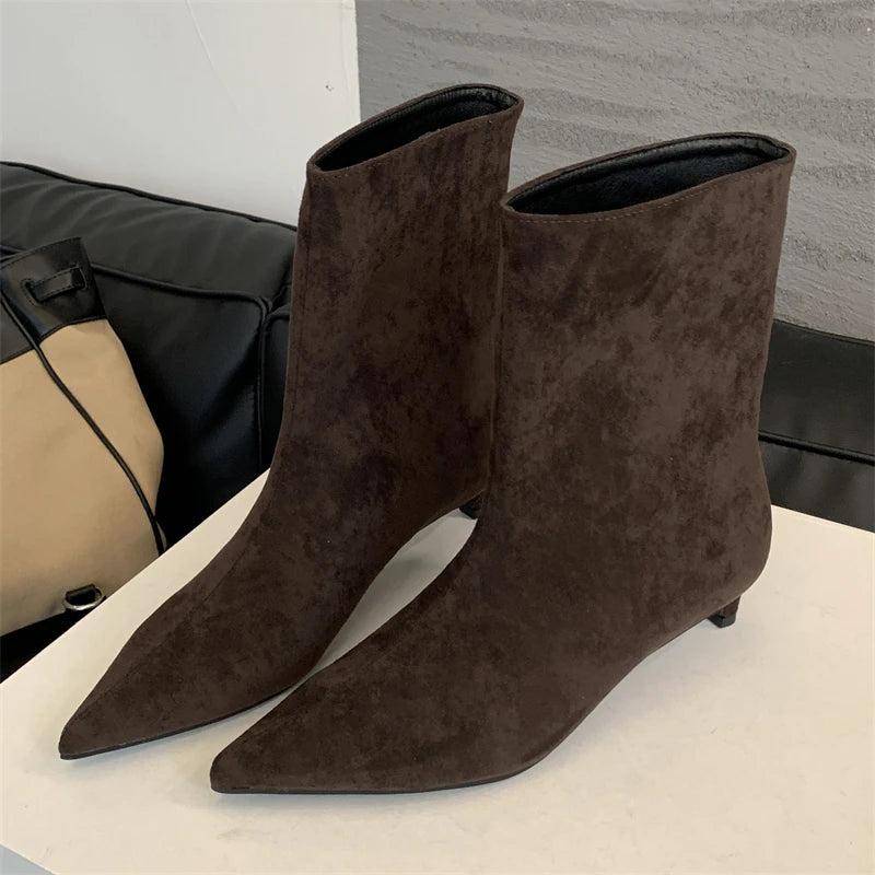 Stivali Maria – Eleganti Stivali di Camoscio Marrone