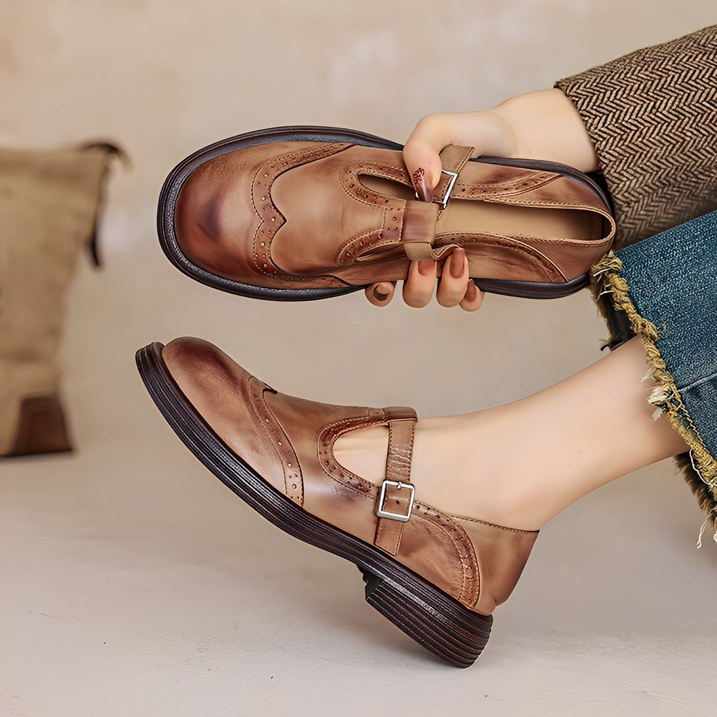 Léana - Scarpe classici con tira in T in pelle da donna