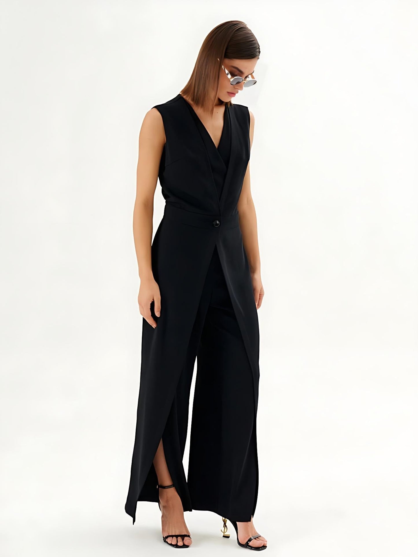 Jumpsuit nero senza maniche con effetto avvolgente e gamba larga