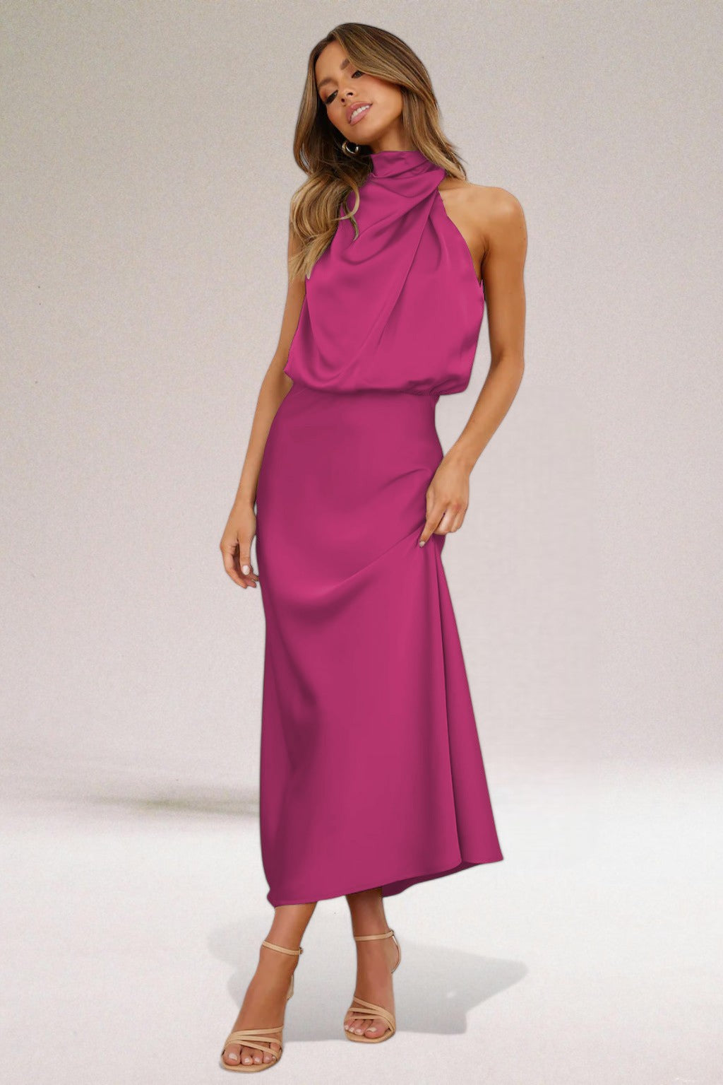 Élodie™ | Abito di raso glamoroso con collo halter.