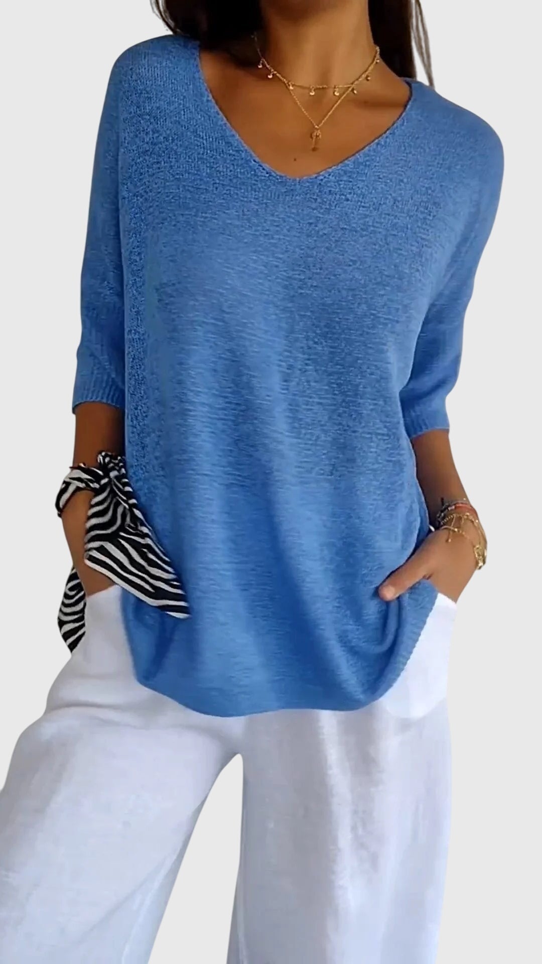Cassandra™ | Elegante Top in V