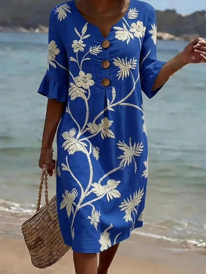 Abito casual di donna con stampa floreale.