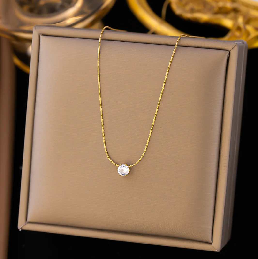 Ceraline – Collana brillante con dettaglio luminoso