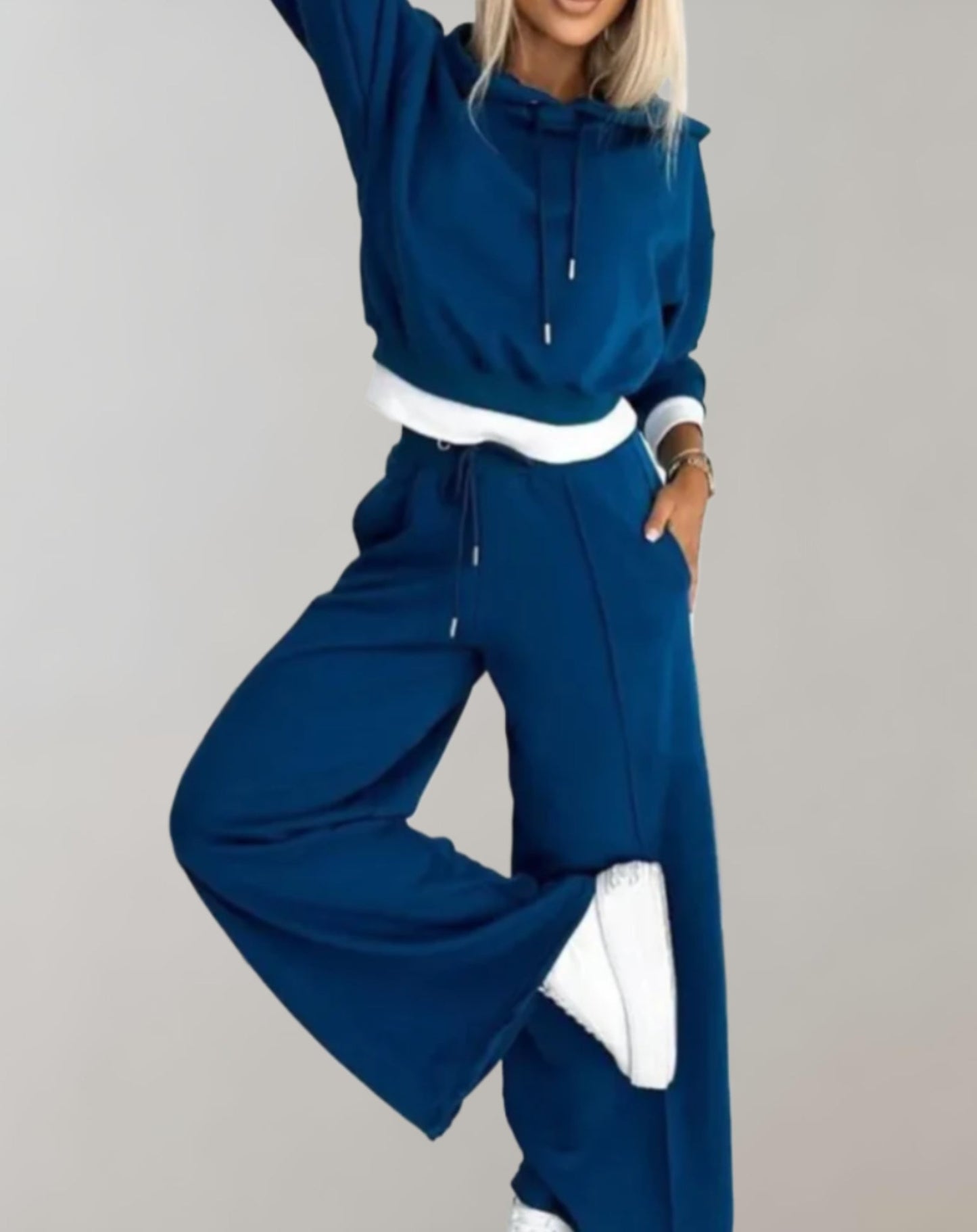 Completo da donna di dos capi – Sudadera corta con capucha e pantalones di pierna ancha