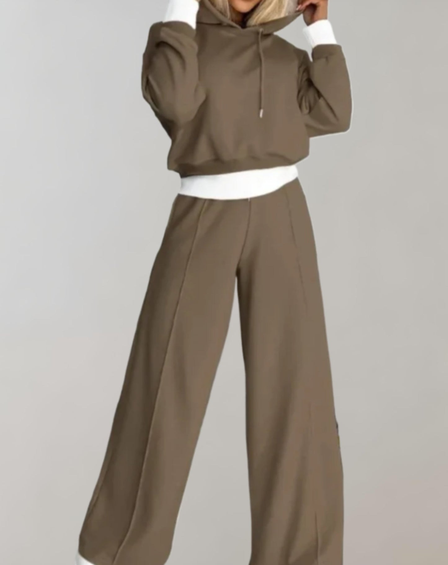 Set da donna di due pezzi – Felpa corta con capucha e pantaloni a gamballarga
