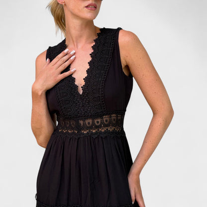 Patricia - Elegante abito in pizzo con collo a V