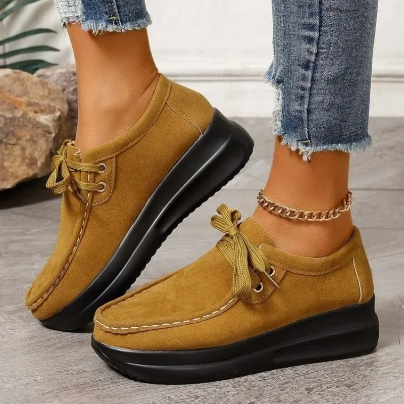 Laurina - Sneakers in camoscio alla moda
