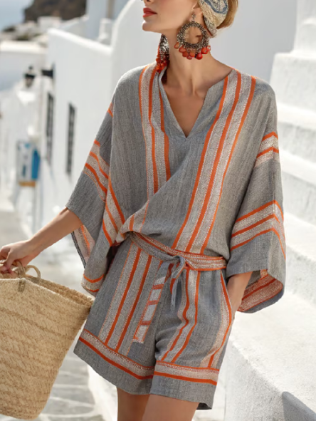 Set corto in lino con un tocco bohemio