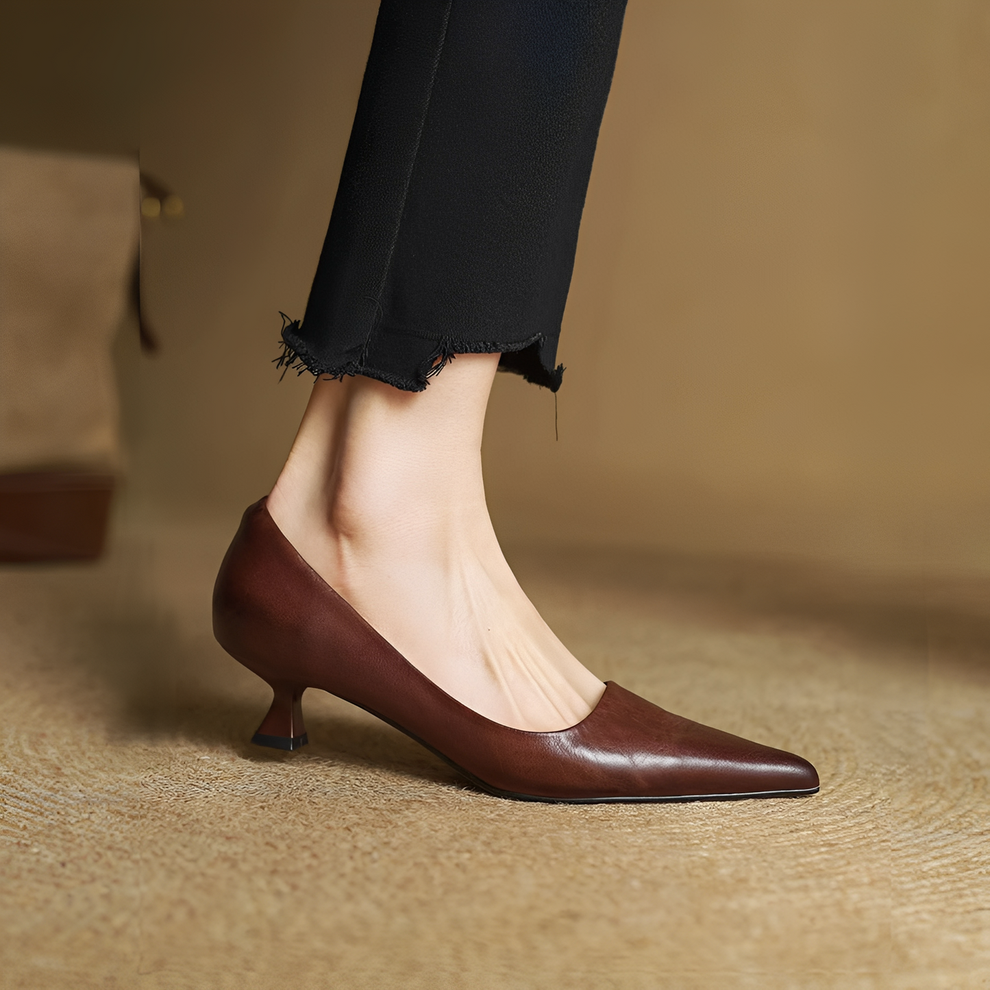 Rhea - Elegantle scarpe in pelle con punta afilada per donna