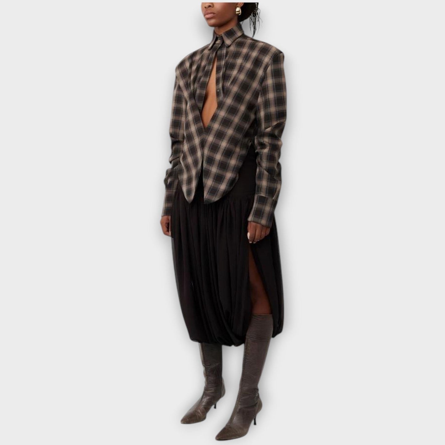 Blusa a Rayas con Cut-Out e Gonna Drapejada