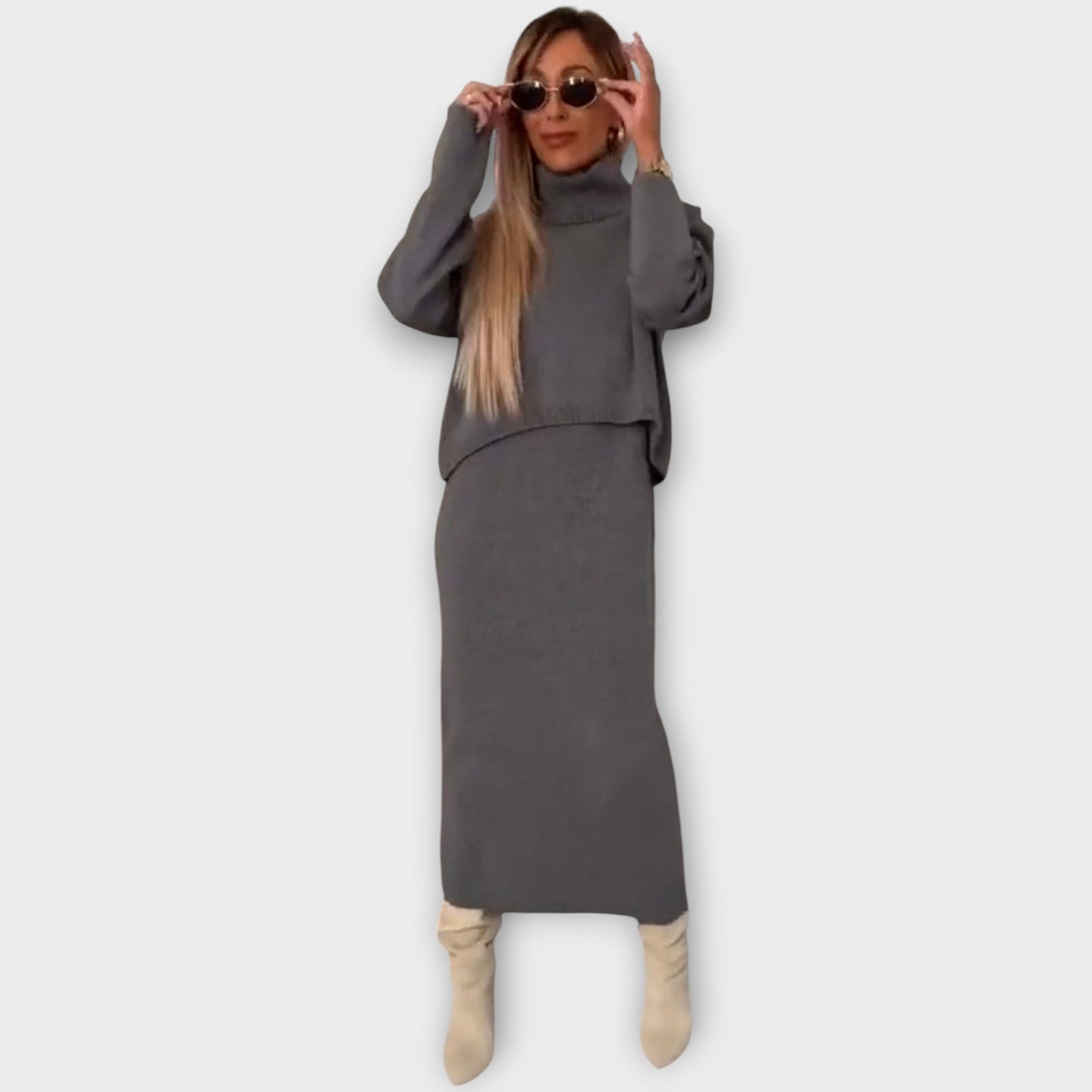 Il Set di Maglione e Gonna Luxe Knit