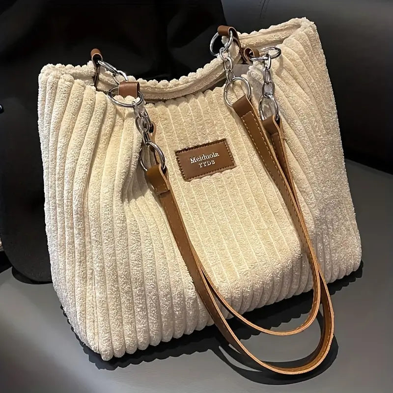 Alvhilde | Borsa morbida con texture a coste e elegante catena in metallo