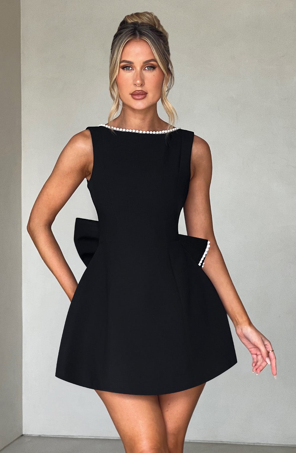 Hollis - Mini Abito Elegante con Fiocco di Perlas