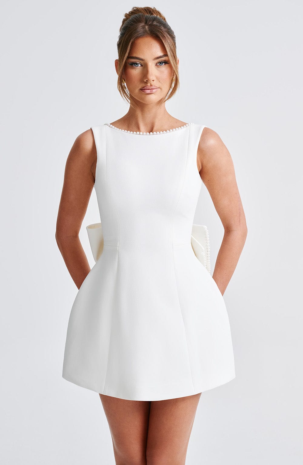 Hollis - Mini Abito Elegante con Fiocco di Perlas