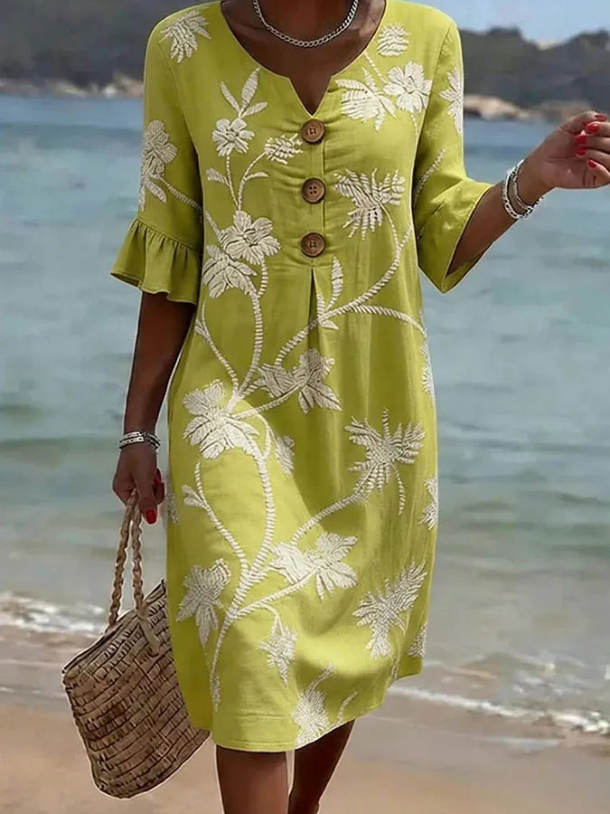 Abito casual di donna con stampa floreale.
