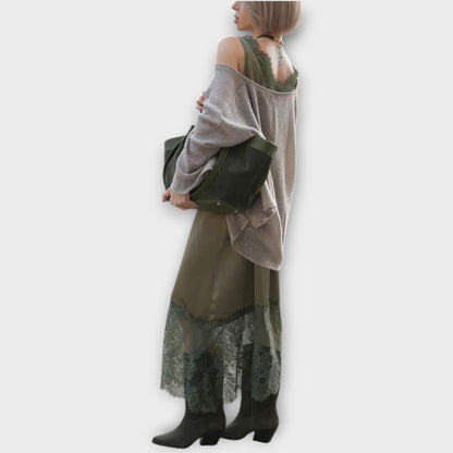 Gonna midi di Satin con Orillo di Pizzo e Maglione Rilassato