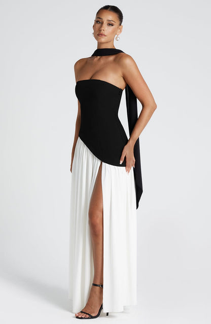 Abito maxi senza spalline per donna con spacco alto e vita asimmetrica