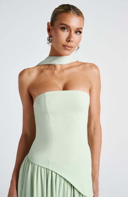 Abito maxi senza spalline per donna con spacco alto e vita asimmetrica
