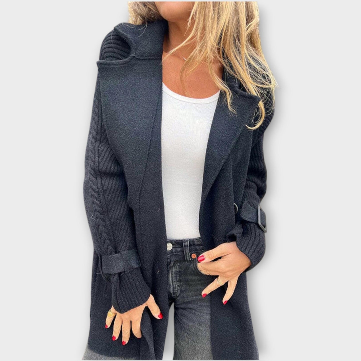 Cappotto invernale con dettagli in maglia chic e caldo e morbido